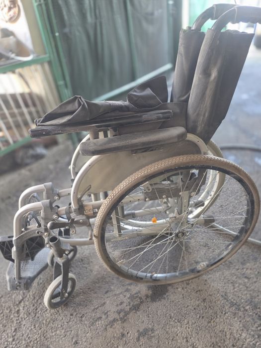 Продам инвалидную коляску