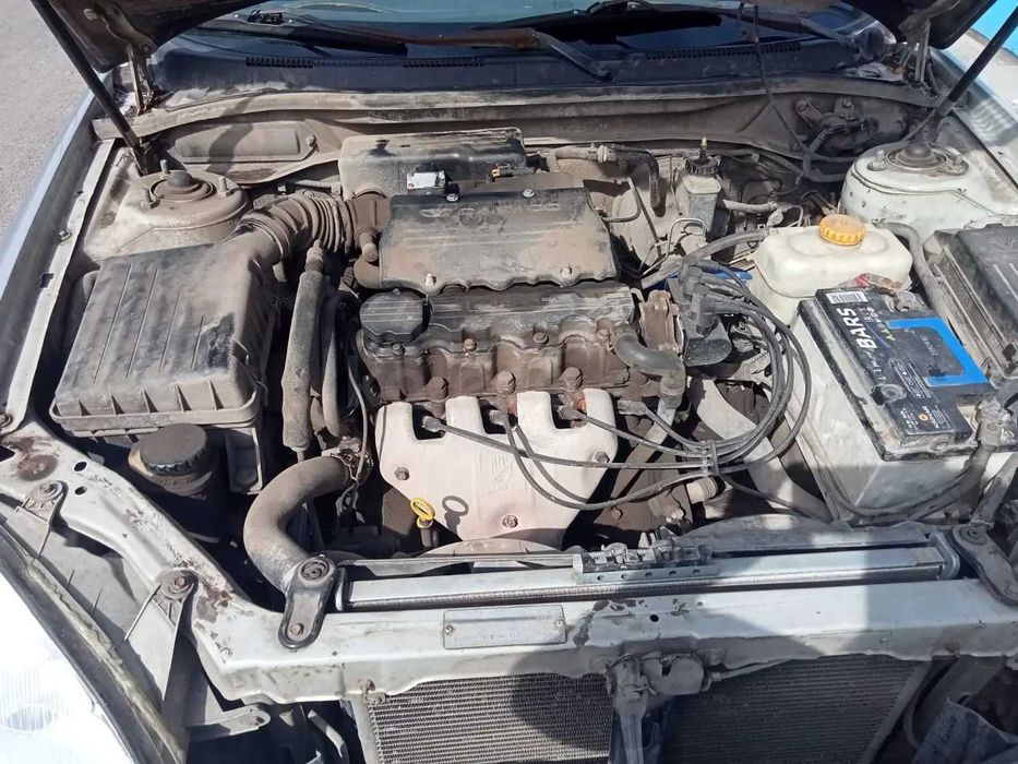 Автомобиль деу леганза.