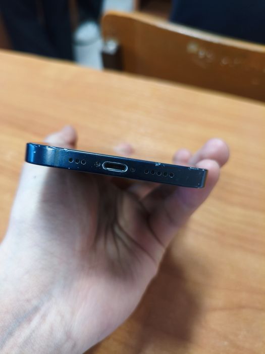 Продам айфон 12.