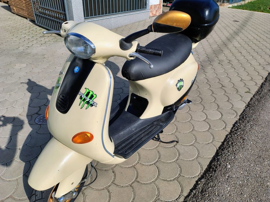Scuter Piaggio Vespa