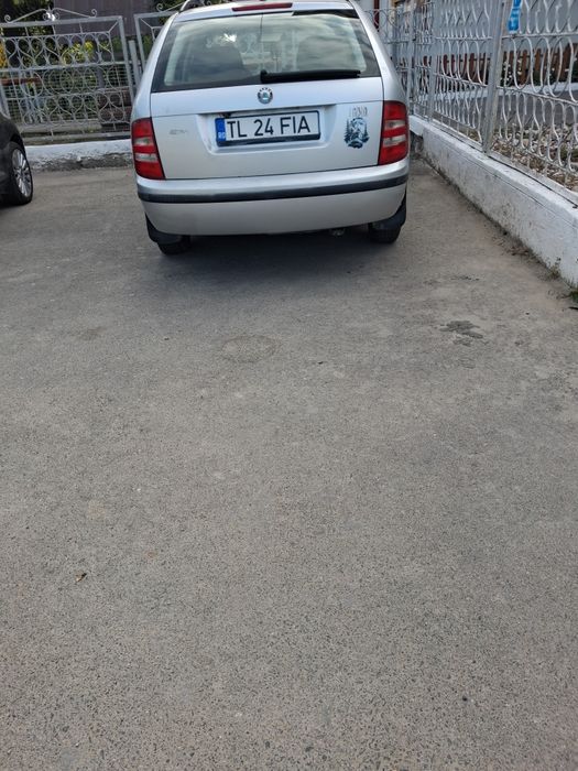 De vinzare scoda fabia 2003  E4