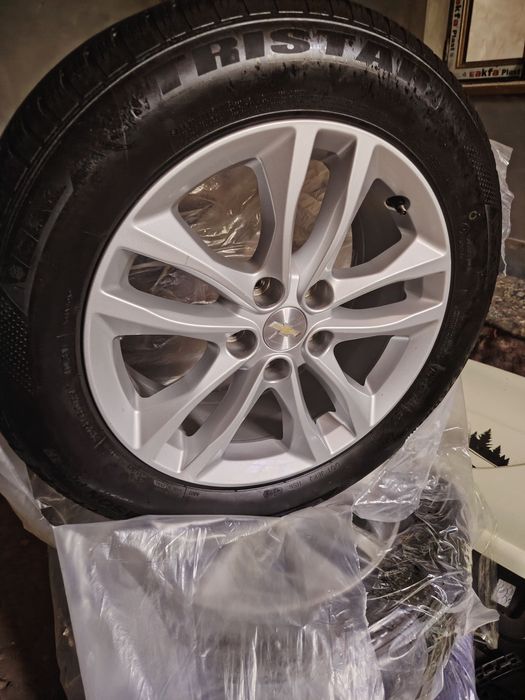 Malibu 2 диска балон срочно сотилади 225/60/17 холати идеял