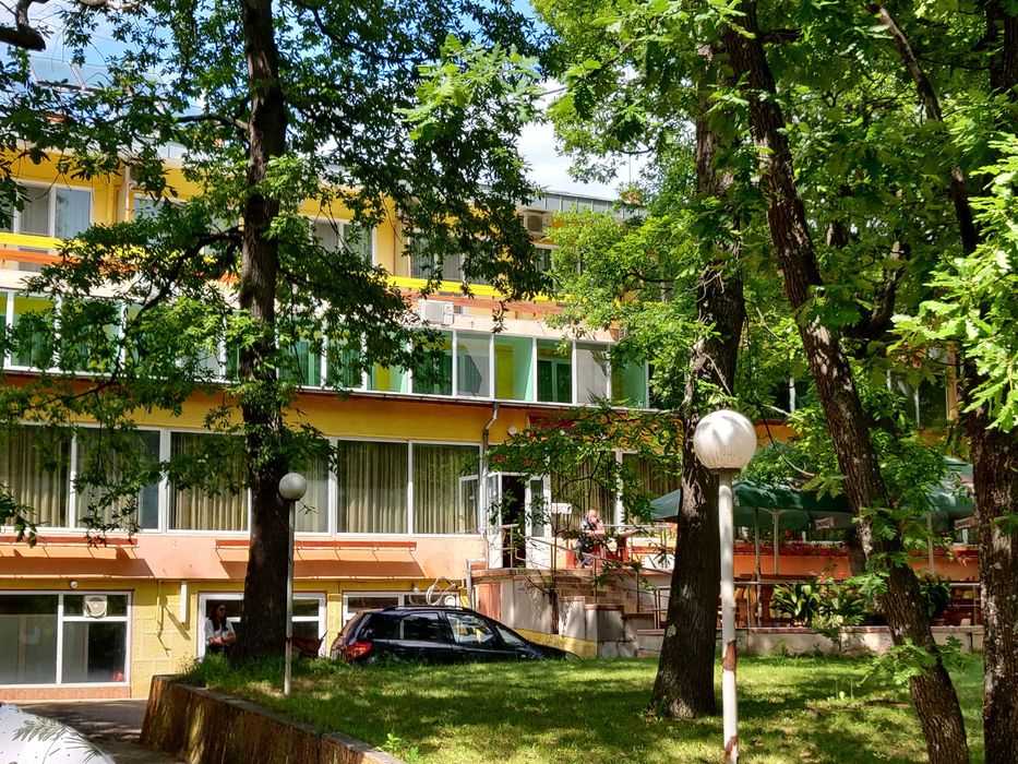 Продава се Хотел в с. Старозагорски бани, Област Стара Загора - 1700 кв.м за 589 €/кв.м - Снимка #2