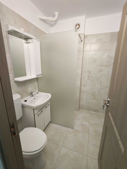 Inchiriez apartament 3 camere