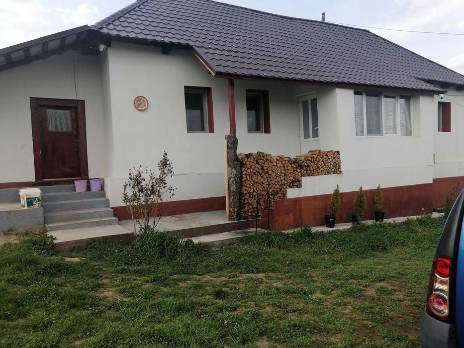 Casa renovata, 3 camere, 97mp+900mp teren, pe soseaua Cluj Napoca - Zalau