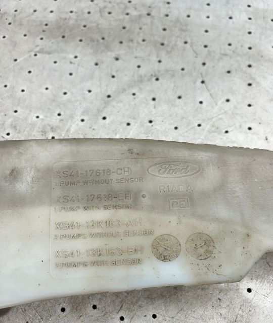 Vas lichid parbriz XS41-17618 Ford Focus prima generatie