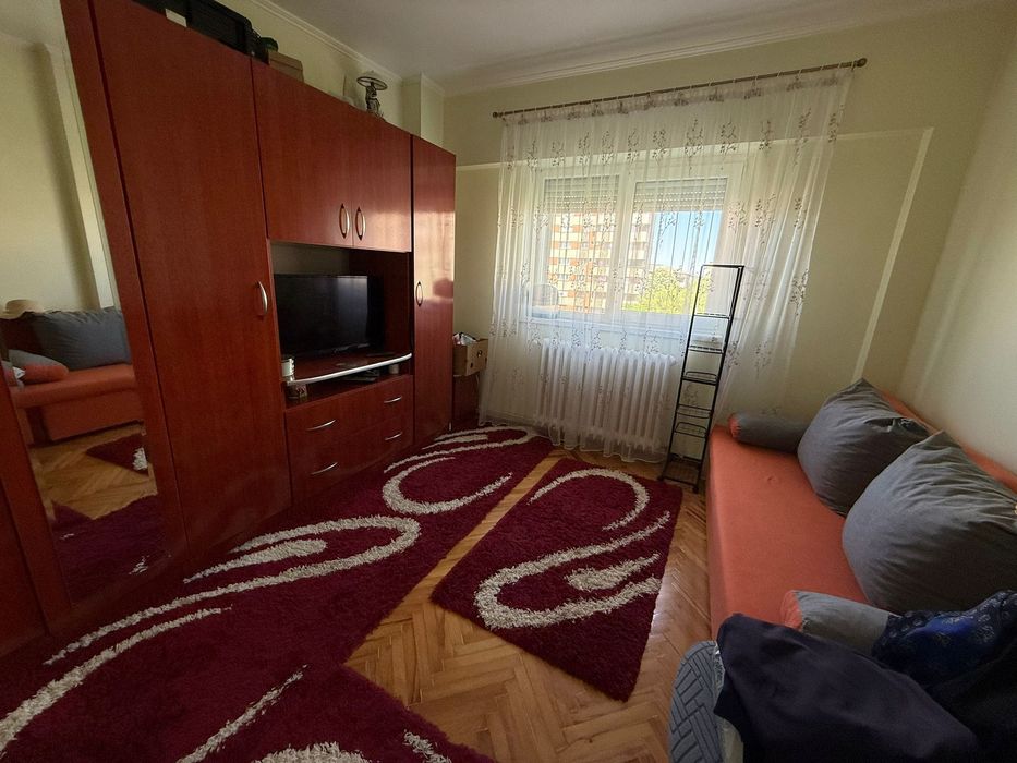 Vand apartament 3 camere zona Careiului