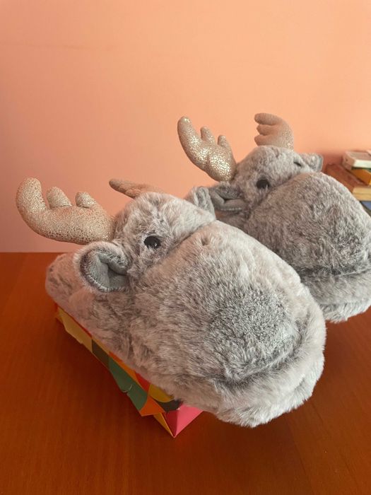 Коледни пантофи с мотив северен елен