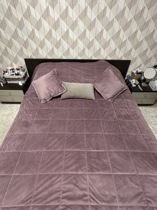 Покрывало с подушками бархатное