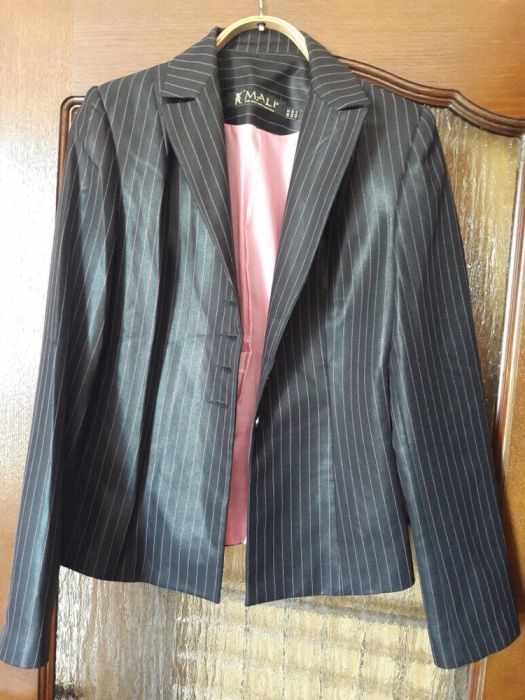 Продам женские костюмы