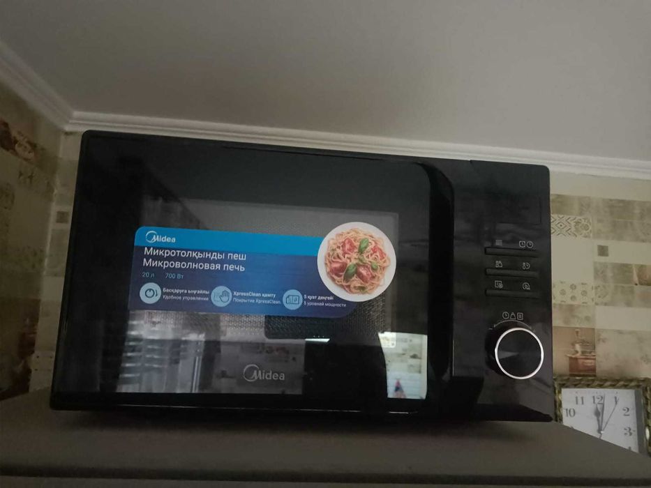 Микроволновая печь Midea AM720C2MV-B