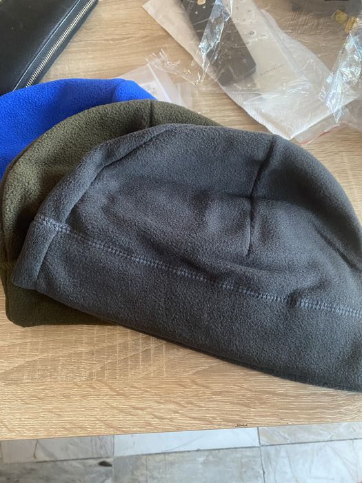 Модерни шапки с лого за сезона