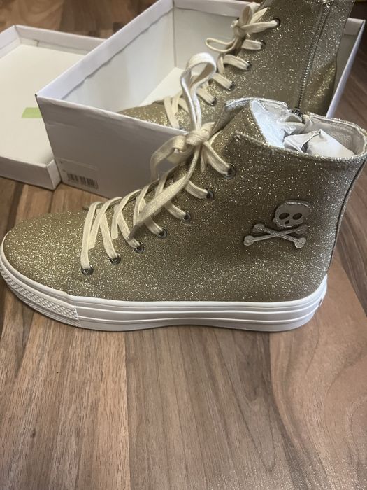 Дамски златисти кецове Скалпърс