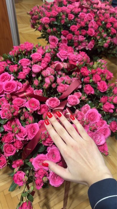 Корзина с кустовыми розами