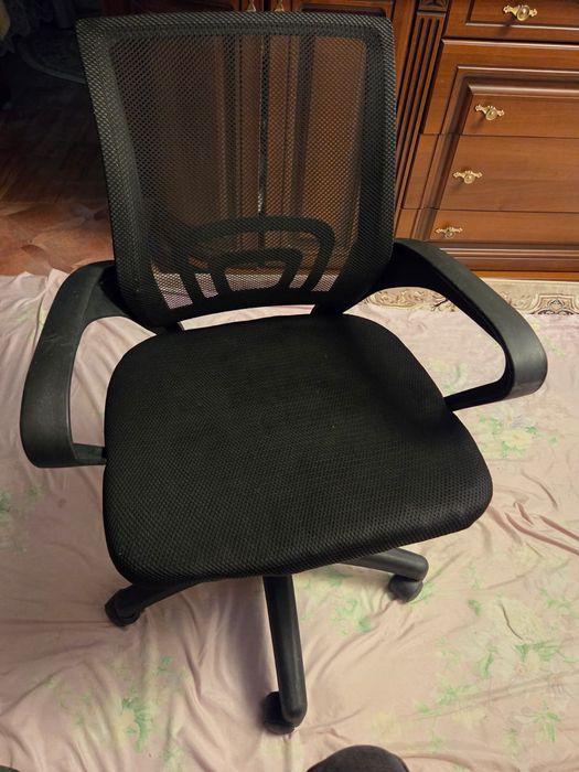 Офисное кресло сеточное