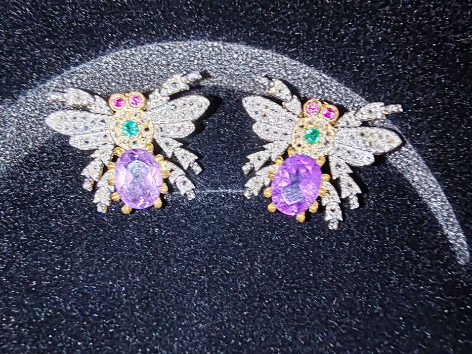 Cercei din aur, argint, diamante, smaralde și rubne