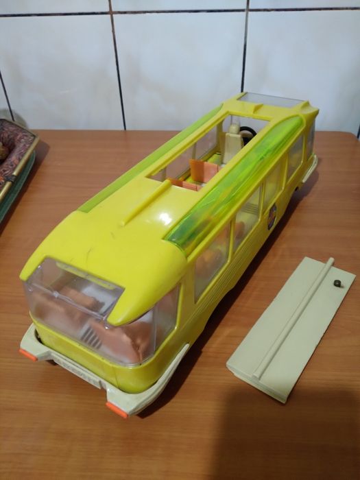 Autocar ONT, plastic