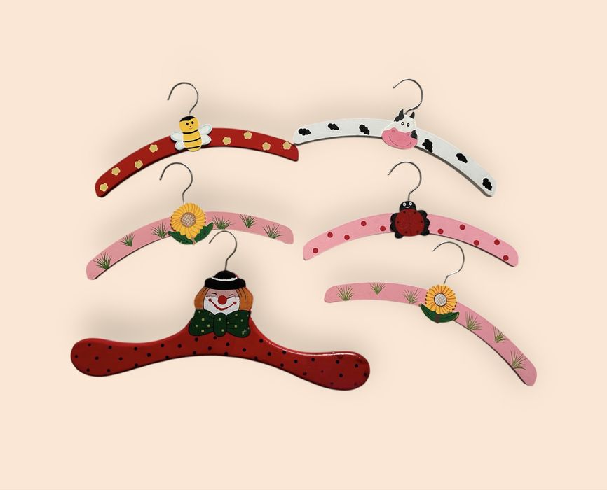 Детски дървени закачалки