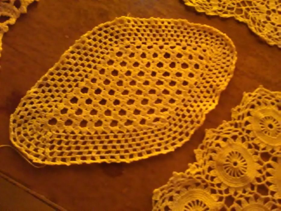 Продавам комплект плетени карета на кука за 18.00 лв.