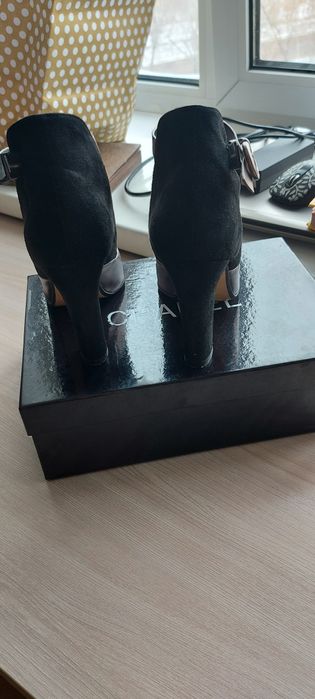 Продаю женские туфли