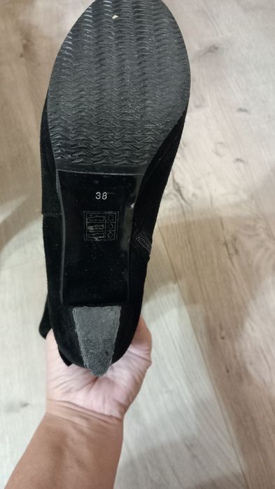 Cizme negre din piele intoarsa