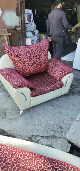 Продам диван для гостиной