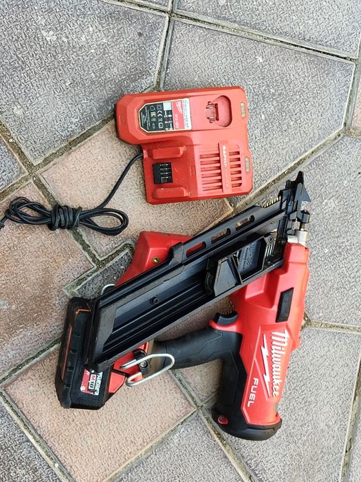 Pistol MILWACKEE de pușcat cuie până la 90 mm in stare excelenta