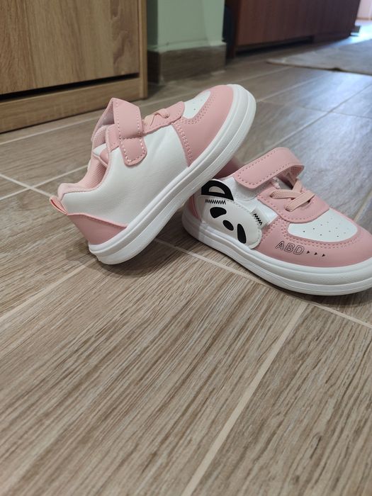 Нови детски обувки