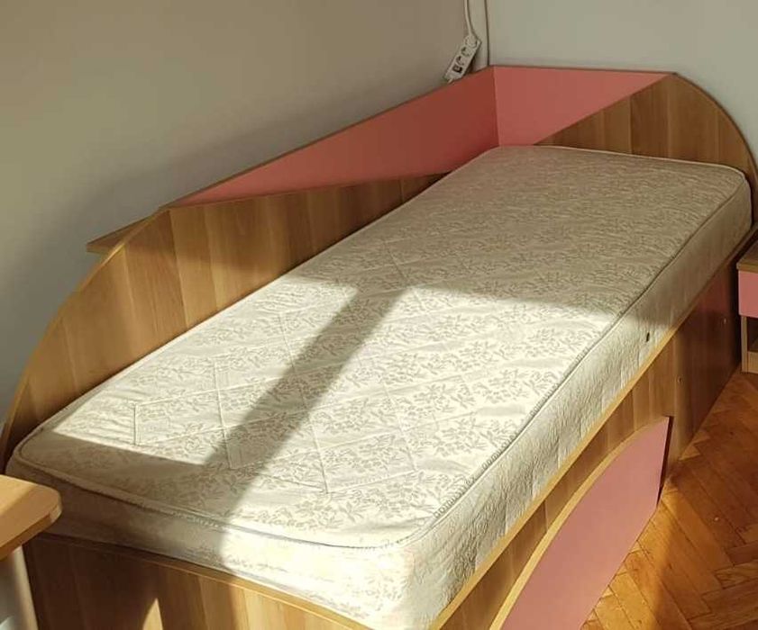 Vând Pat junior/fetiță 90x200 cm cu saltea + ladă depozitare