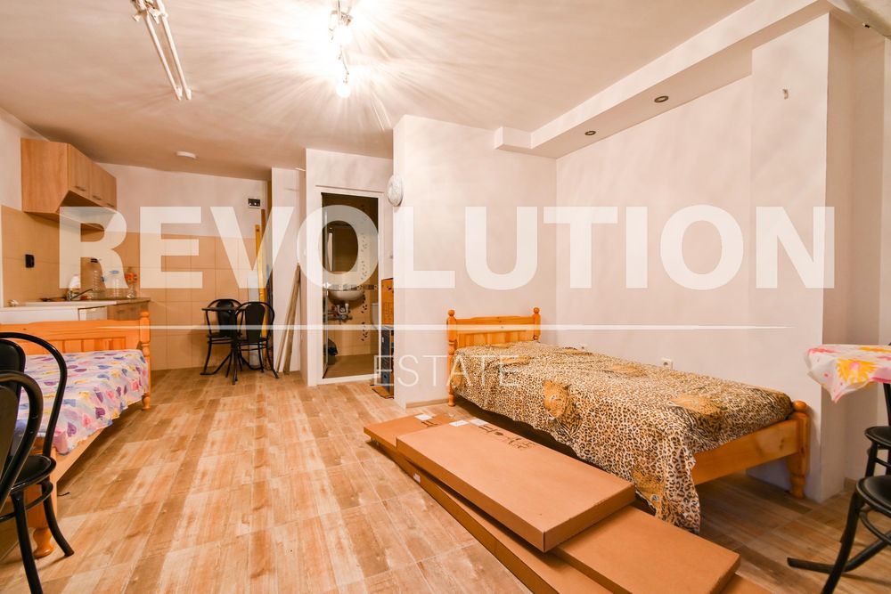 Дава се под наем Едностаен апартамент в София, Център - 34 кв.м за 398.82 € - Снимка #2