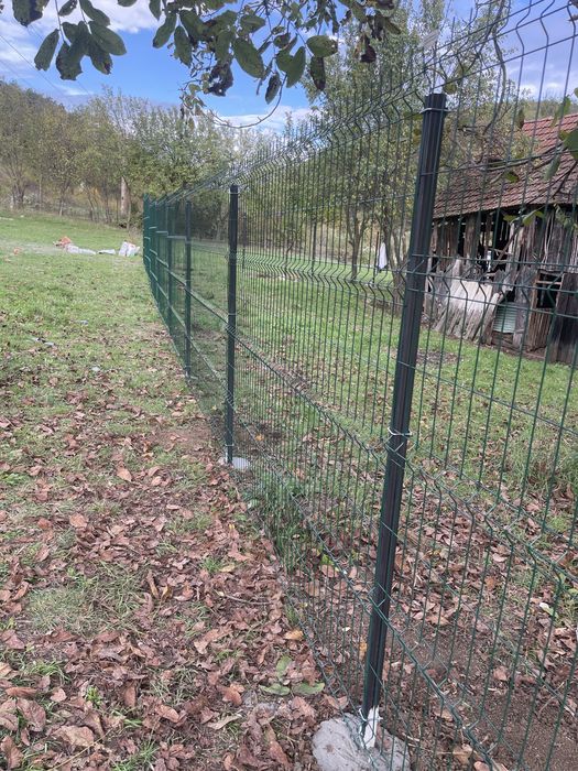 Imprejmuiri terenuri cu plasa bordurata