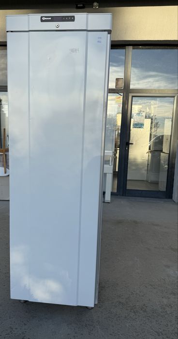 Професионален хладилник Gram