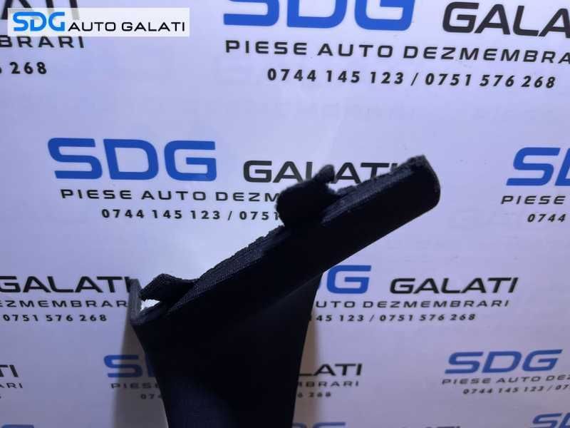 Plastic Capac Stalp Prag Dreapta Fata Parbriz BMW Seria 3 E90 E91 2004 - 2011 Cod 7058332