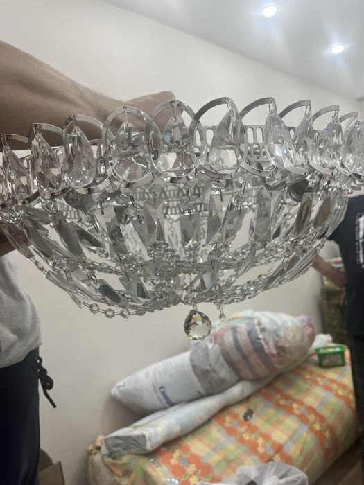 Продам люстру хрустальную
