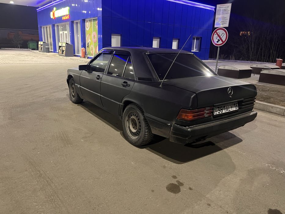 Mercedes e 190.