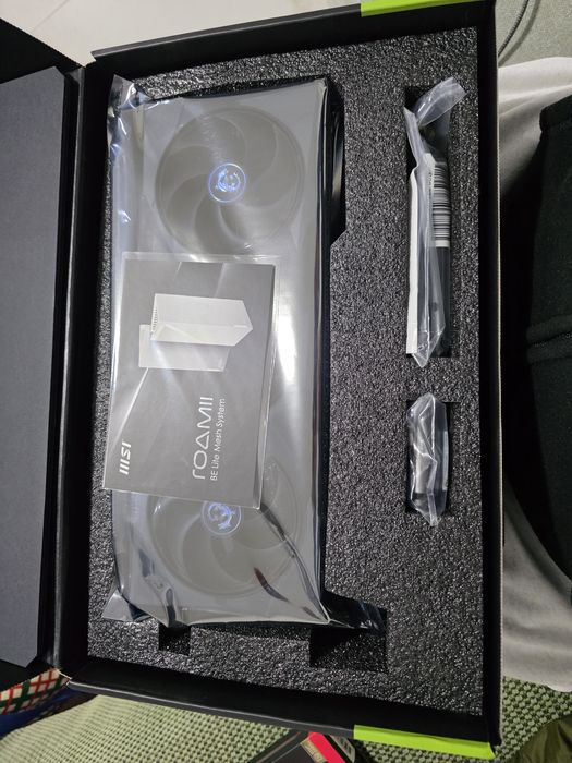 Placa video MSI nVidia GeForce RTX 5070 Ti GAMING TRIO OC 16GB GDDR7