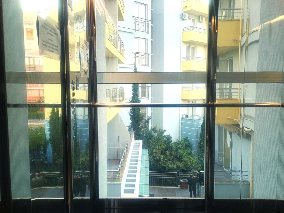 Първа линия на южния плаж на Несебър с  гледка, басейн и паркинг