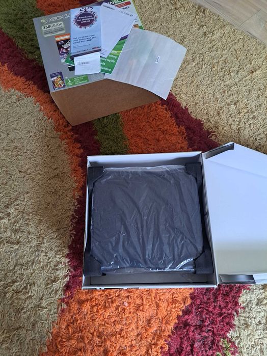 Consolă Xbox 360 + Kinect în Cutie Originală, ca nouă + Pachet 18 Jocuri
