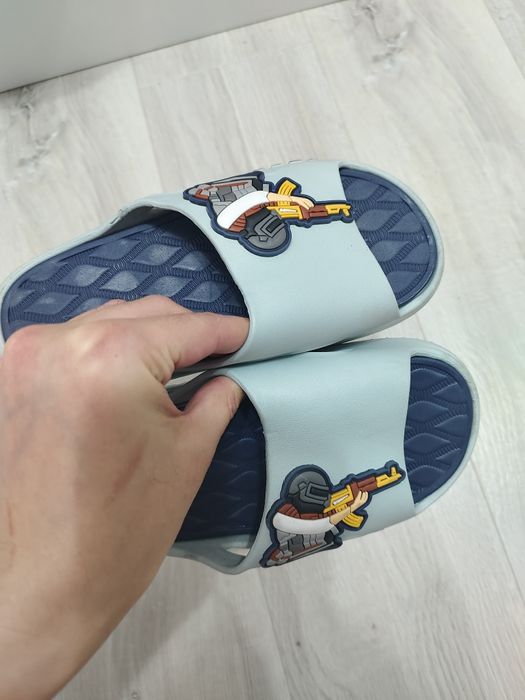Отдам  детские шлепанцы