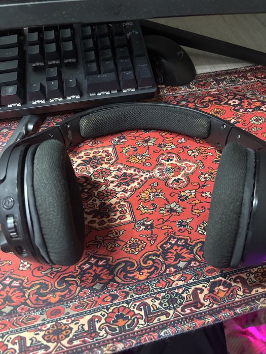 Наушники HyperX.