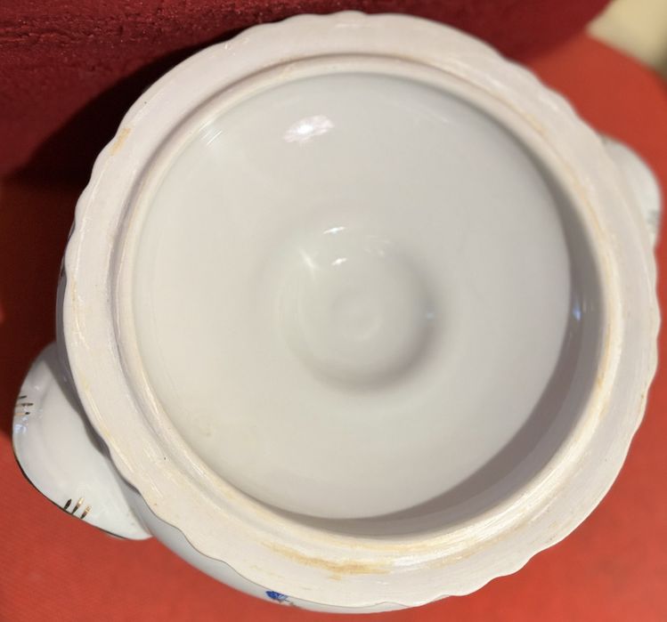 Емблематичен български порцеланов сервиз