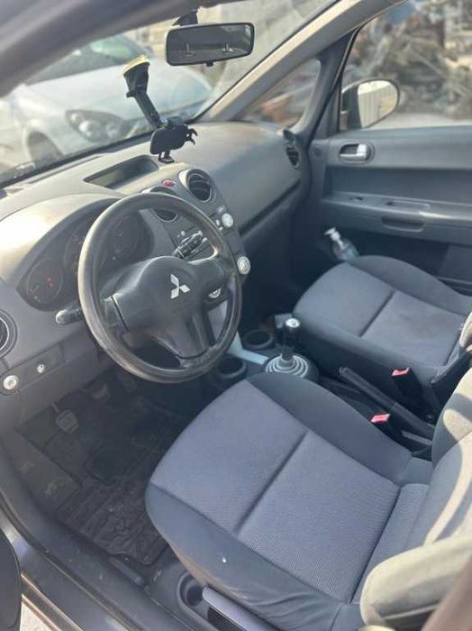 Dezmembrez Mitsubishi Colt 1.3i 2005 135.930