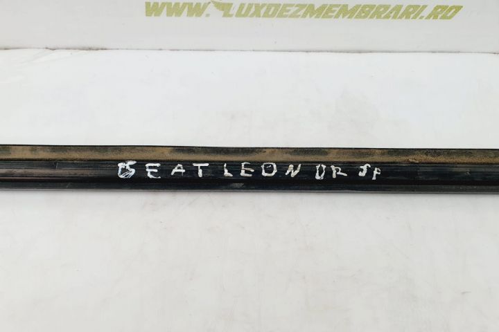 Perie geam usa dreapta spate Seat Leon 2  [din 2005 pana  2009] seria
