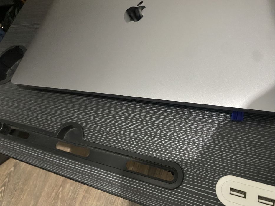 MacBook Pro 16 2019  Core i9 32GB RAM  1TB SSD  Ideal