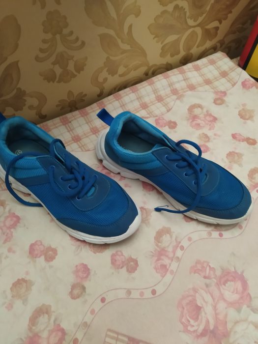 Продам кроссовки