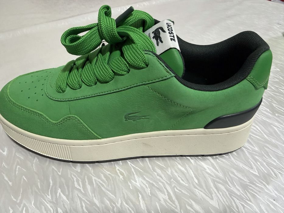 Продам Lacoste кроссовки новые