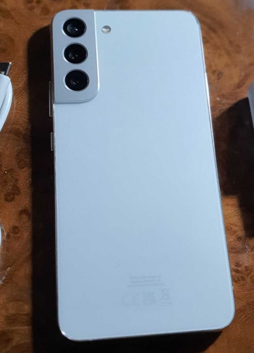 Samsung Galaxy S22, 128GB, 8GB RAM, 5G - Phantom White - перфектен