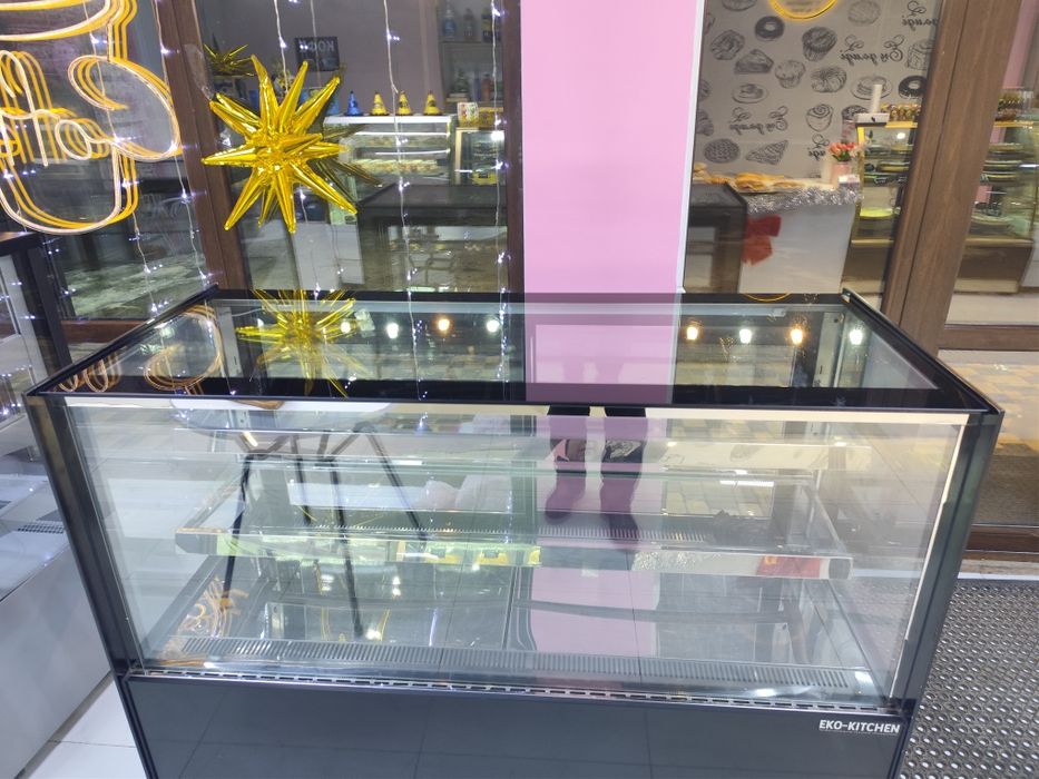 Витринный кондитерский холодильник