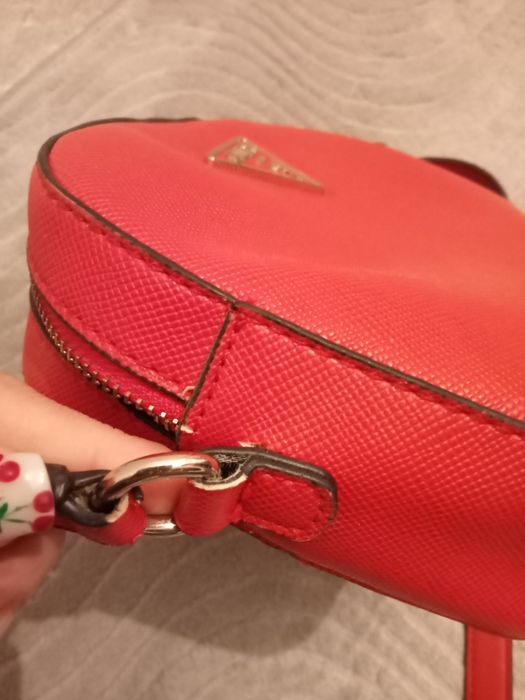 Чанта Nike оригинален,guess