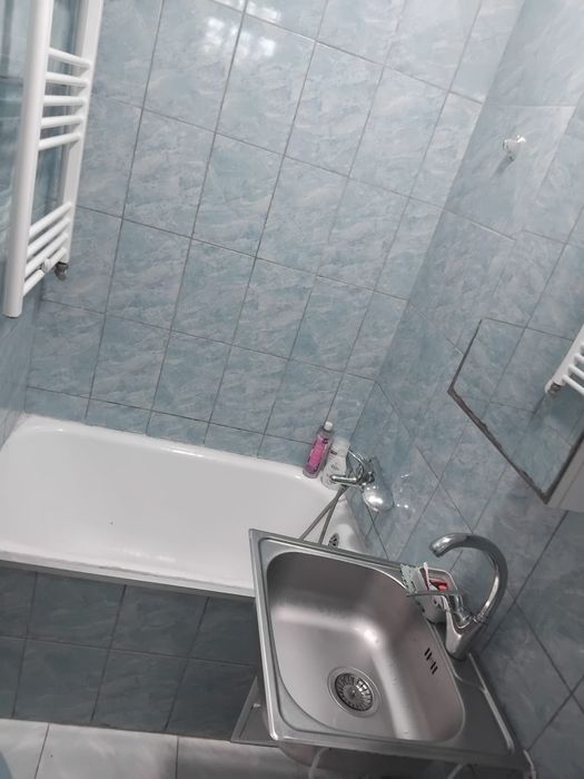 Inchiriez garsoniera zona Moroasa